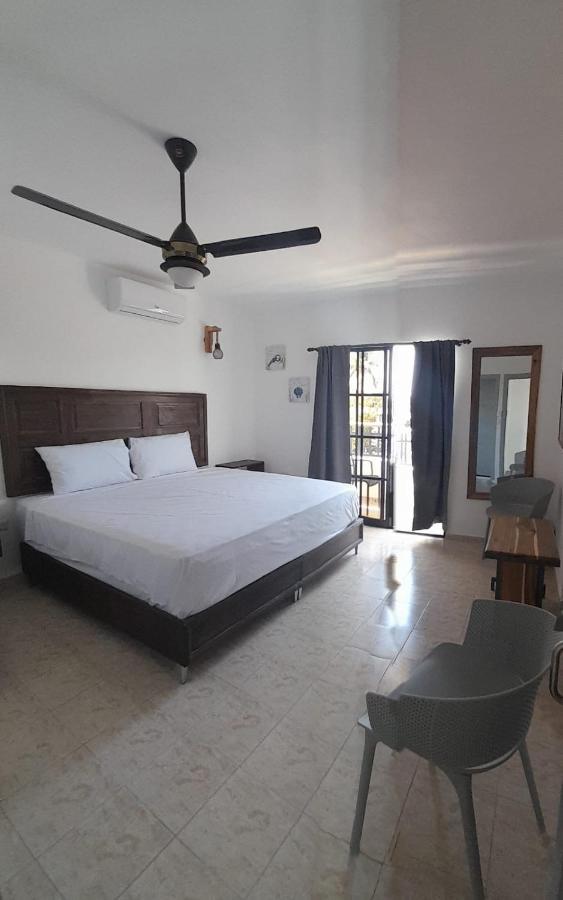 Hostal Marina Samana Exterior photo